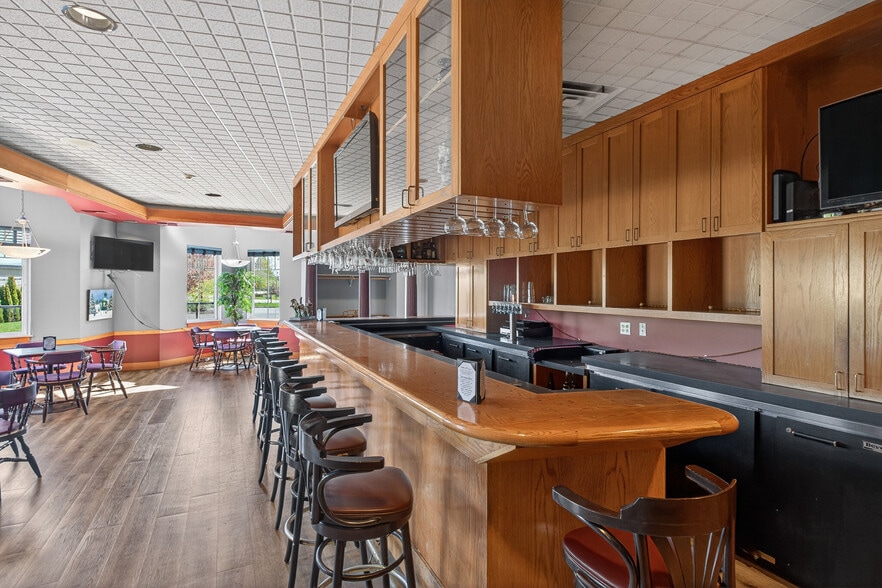 More Photos Of 1650 W Bakerview Rd, Bellingham Restaurant For Sale