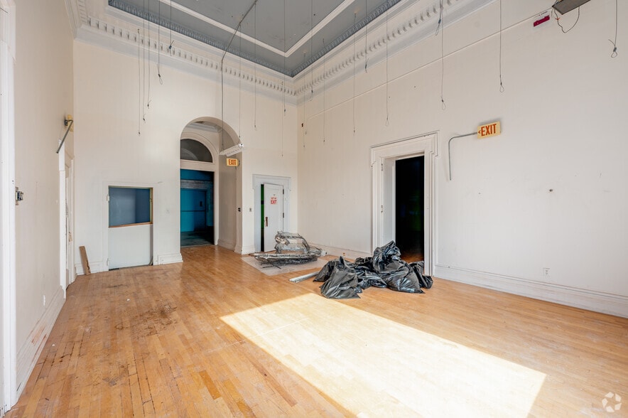 More Photos Of 222 N Alabama St, Indianapolis Office For Sale