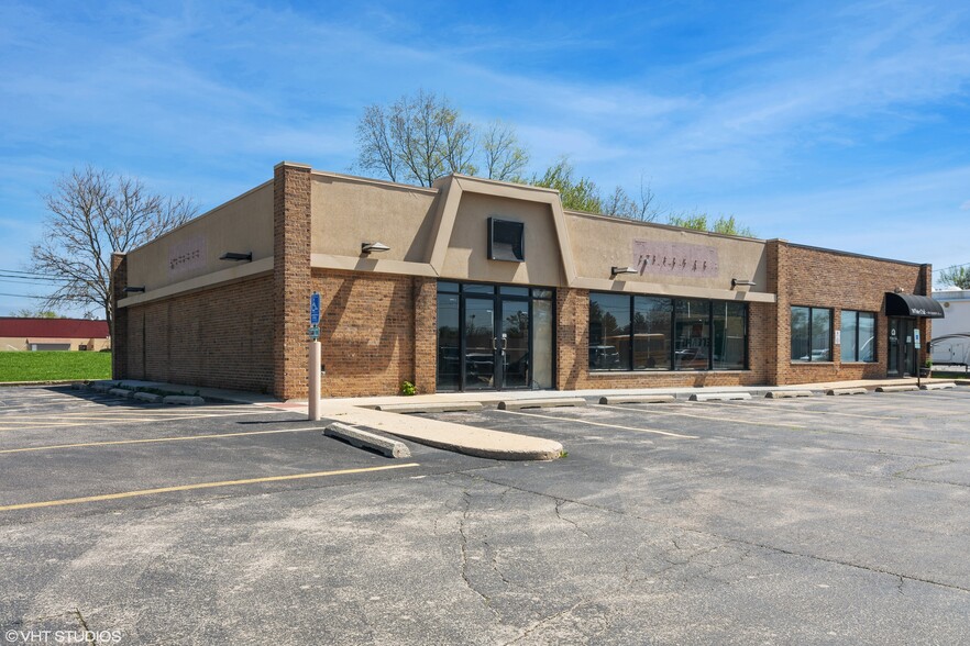 Primary Photo Of 802 S 4th St, Dekalb Convenience Store For Sale