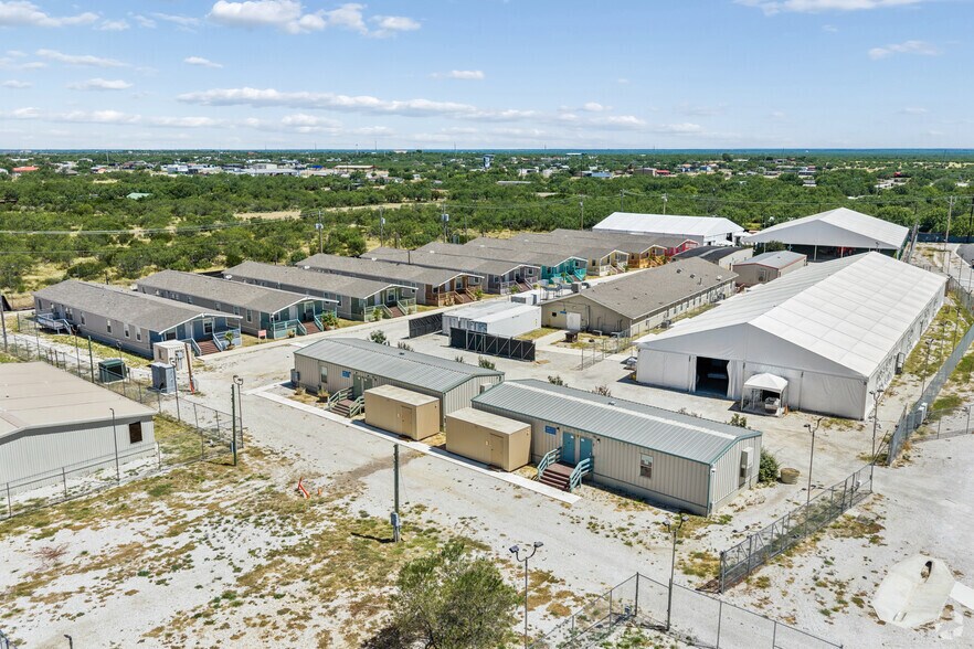 More Photos Of 434 Urenda Loop, Carrizo Springs Industrial For Sale