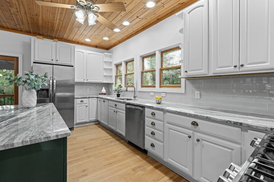 More Photos Of 122 Highlands View Rd, Highlands Specialty For Sale