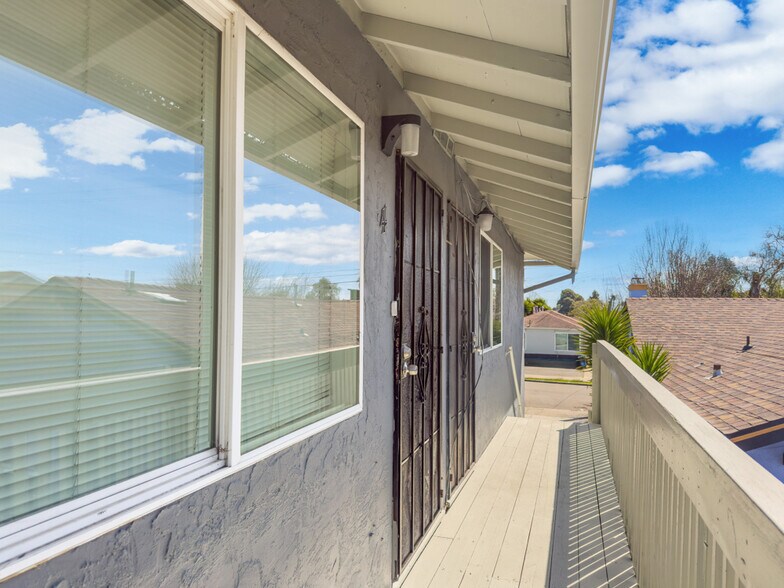 More Photos Of 1533 Julia St, Berkeley Multifamily For Sale
