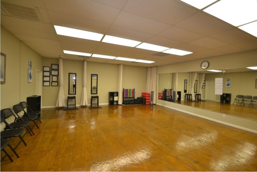 More Photos Of 4 Bradley Park Ct, Columbus Office For Lease