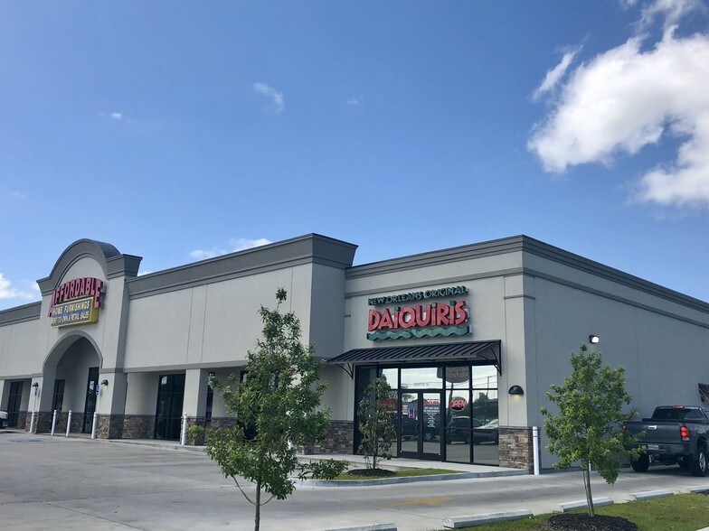 More Photos Of 684-762 E Admiral Doyle Dr, New Iberia Storefront For Lease