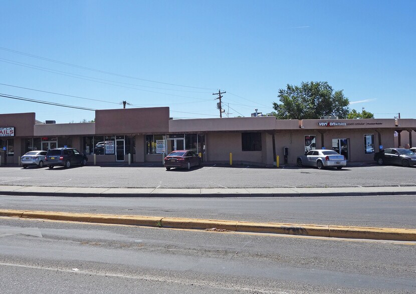More Photos Of 527 N Riverside Dr, Espanola Storefront For Sale