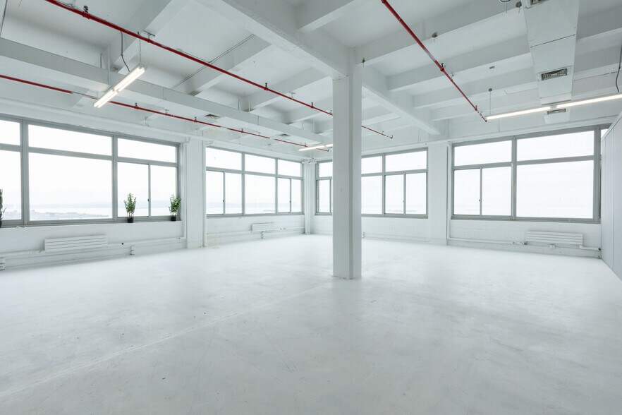 More Photos Of 14 53rd St, Brooklyn Flex For Lease