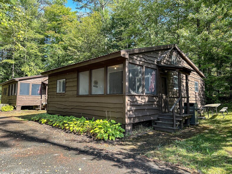 More Photos Of 365 E River Dr, Lake Luzerne Hotel For Sale