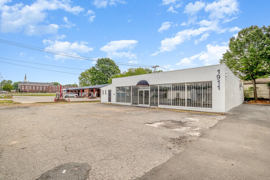 More Photos Of 1911 E Ozark Ave, Gastonia Freestanding For Sale