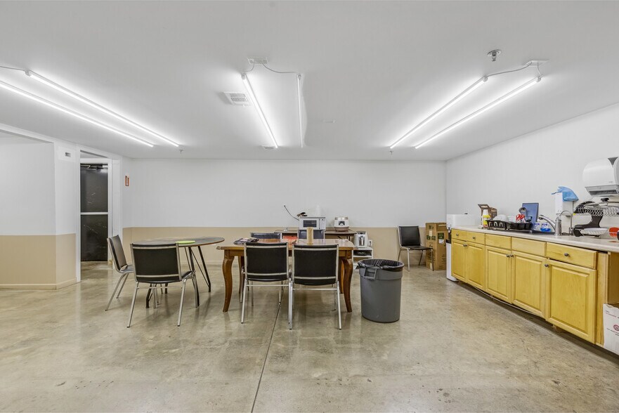More Photos Of 2312 Centennial Cir, Gainesville Warehouse For Sale