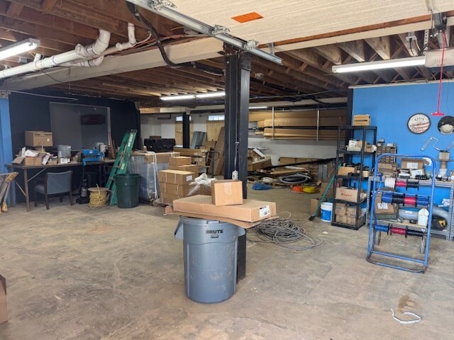 More Photos Of 3 Salisbury St, Lexington Flex For Lease