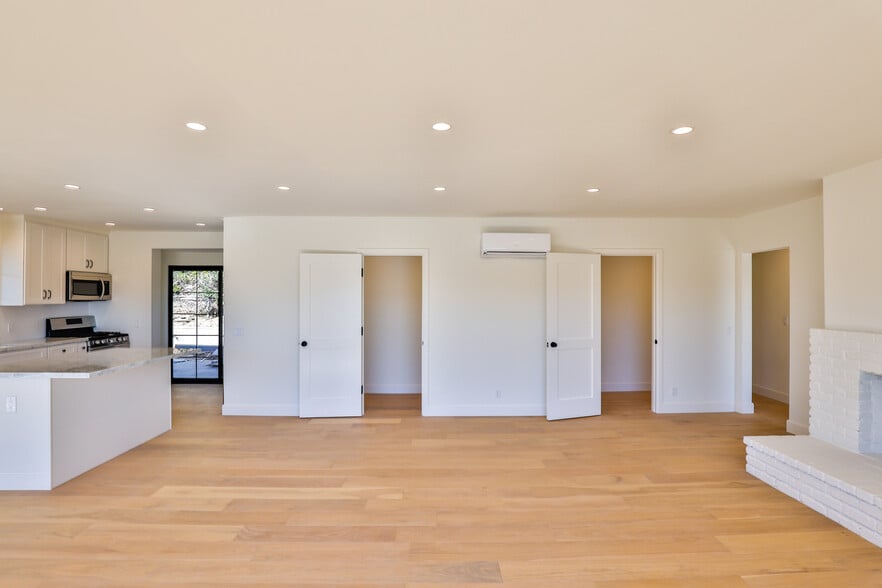 More Photos Of 22221-22227 Pacific Coast Hwy, Malibu Storefront Retail Office For Sale