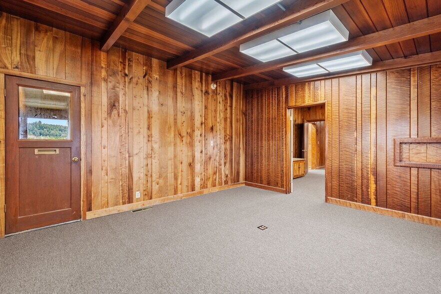 More Photos Of 4051-4061 N Highway 101, Eureka Warehouse For Sale