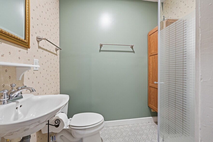 More Photos Of 2200 W Memorial Dr, Janesville Hospitality For Sale