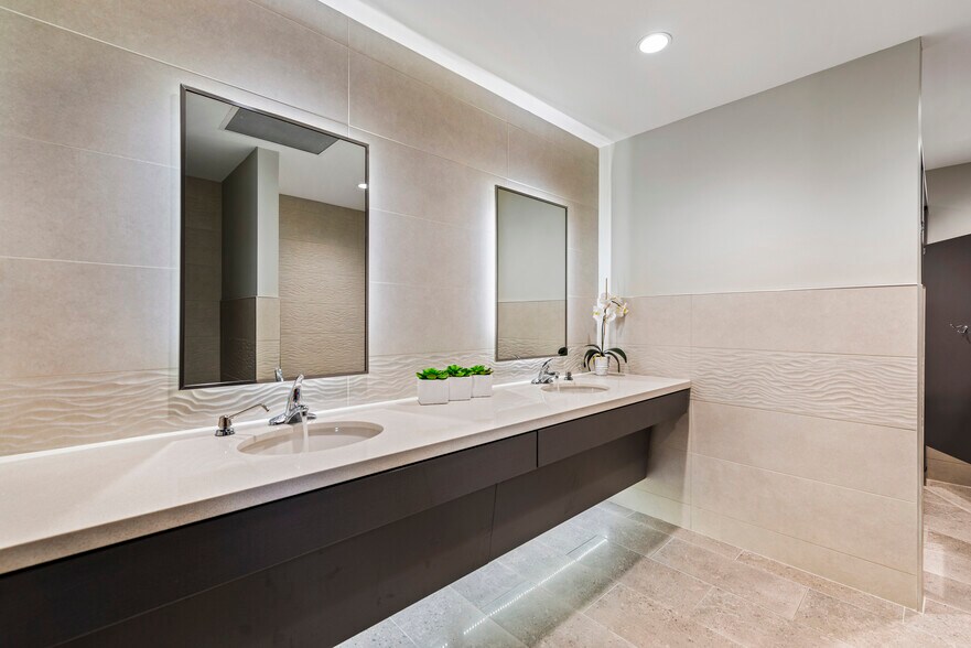 More Photos Of 3100 Edloe St, Houston Unknown For Lease