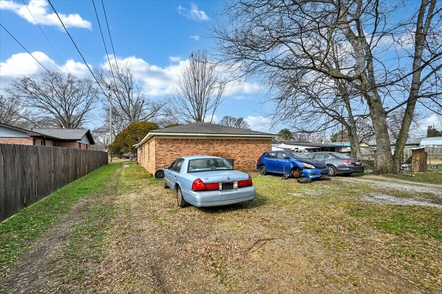More Photos Of 410 11th Ave SW, Decatur Multifamily For Sale