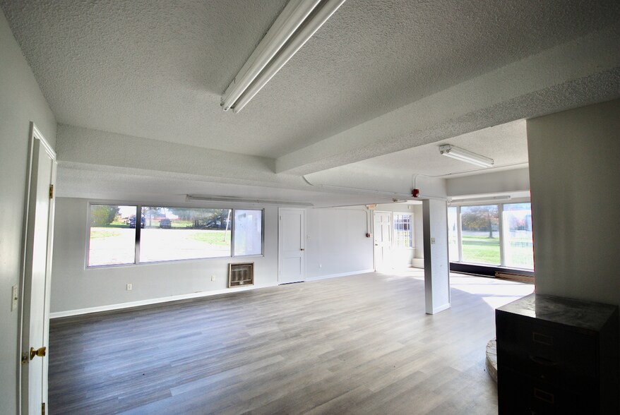 More Photos Of 1651 Hollywood Dr, Jackson Office For Sale