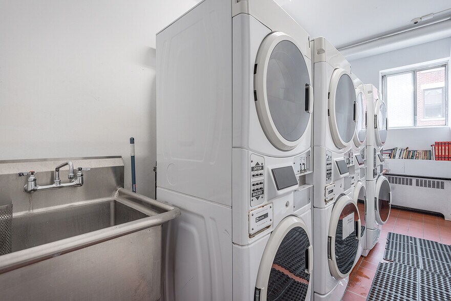 More Photos Of 250 Boul Saint-Joseph E, Montréal Apartments For Sale
