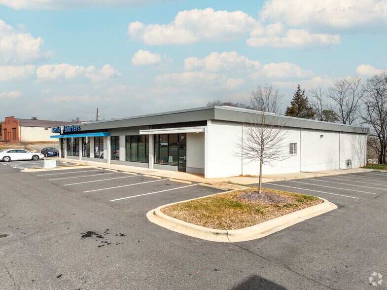 Primary Photo Of 655-657 Lenoir Rhyne Blvd SE, Hickory Freestanding For Lease