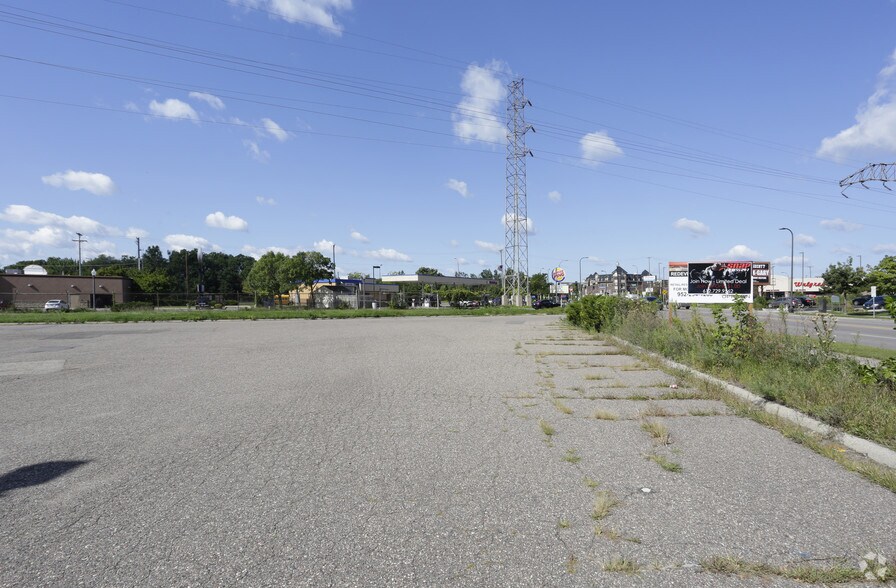 More Photos Of E 46th St, Minneapolis Freestanding For Lease