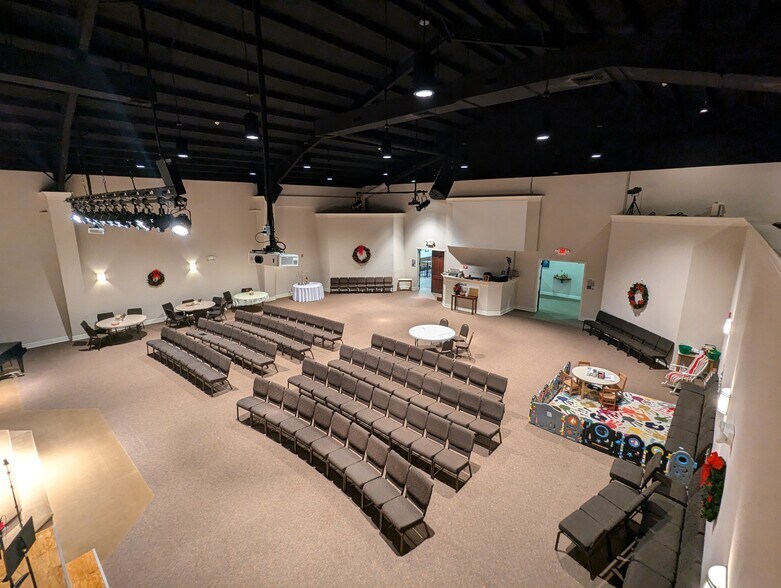 More Photos Of 5315 N Twin City Hwy, Nederland Warehouse For Sale