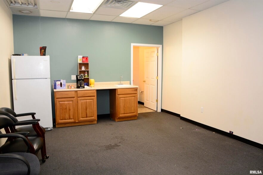 More Photos Of 119 W Carroll St, Macomb Office For Sale