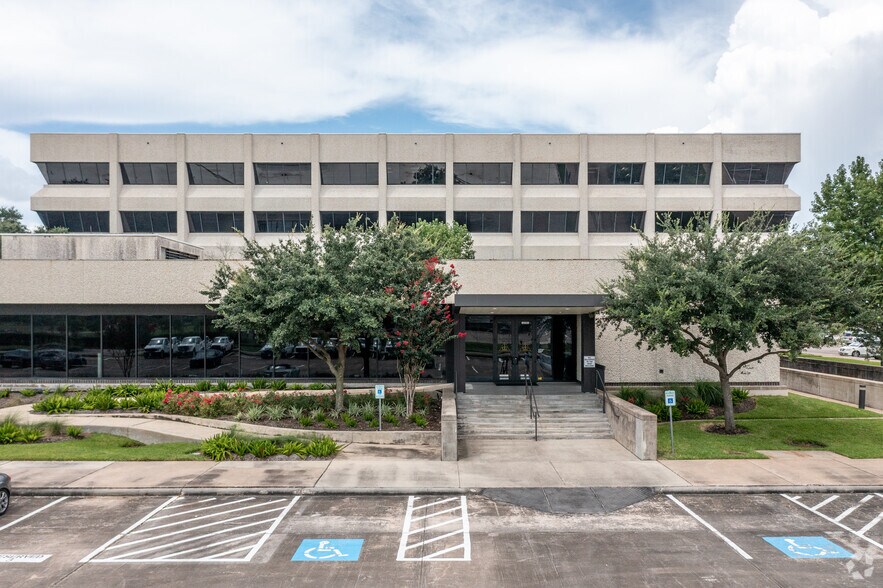 More Photos Of 12301 Kurland Dr, Houston Office For Lease