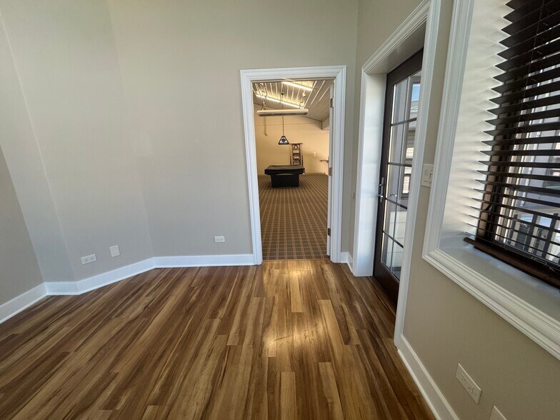 More Photos Of 2256 Ferry Rd, Naperville Flex For Sale