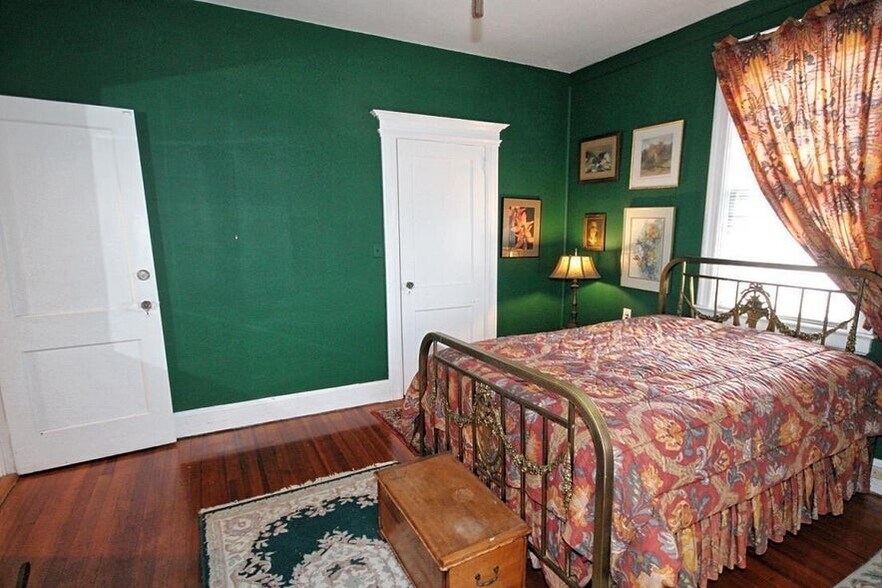 More Photos Of 3891 Amboy Rd, Staten Island Office Residential For Sale