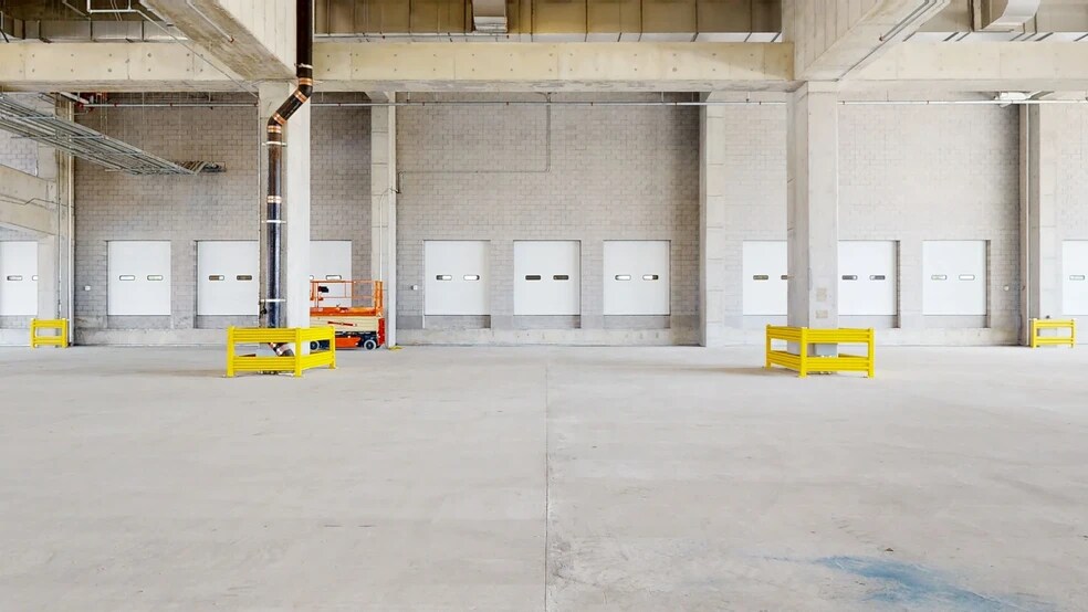 More Photos Of 2890 Review Ave, Long Island City Warehouse For Lease