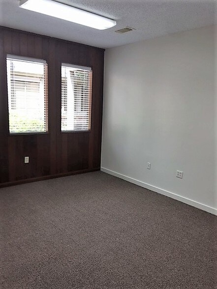 More Photos Of 11715 Bricksome Ave, Baton Rouge Office For Sale