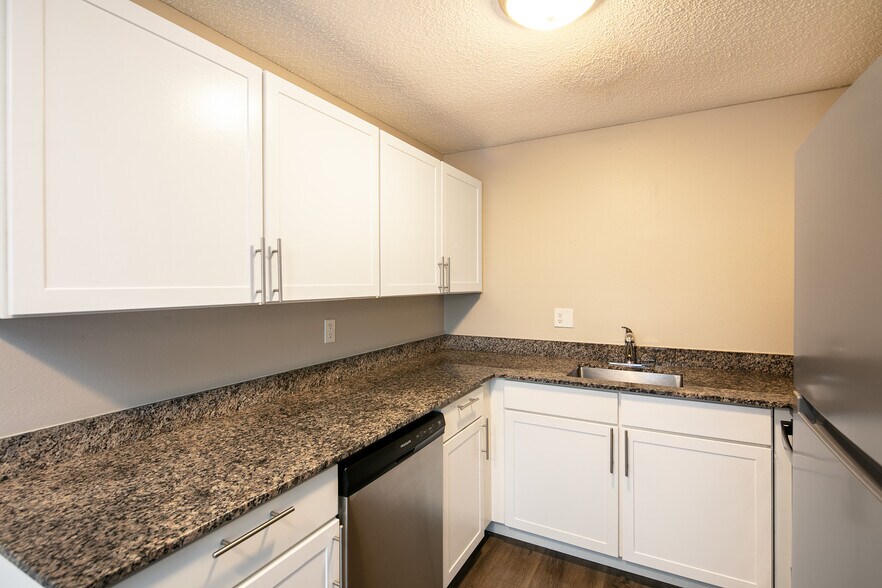 More Photos Of 921 12th Ave SE, Puyallup Apartments For Sale