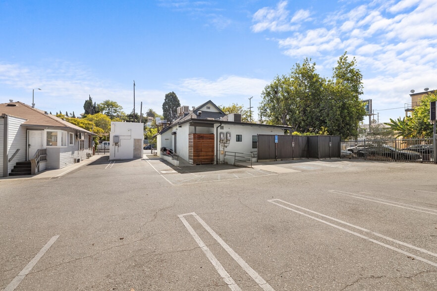 More Photos Of 751 N Virgil Ave, Los Angeles Restaurant For Lease