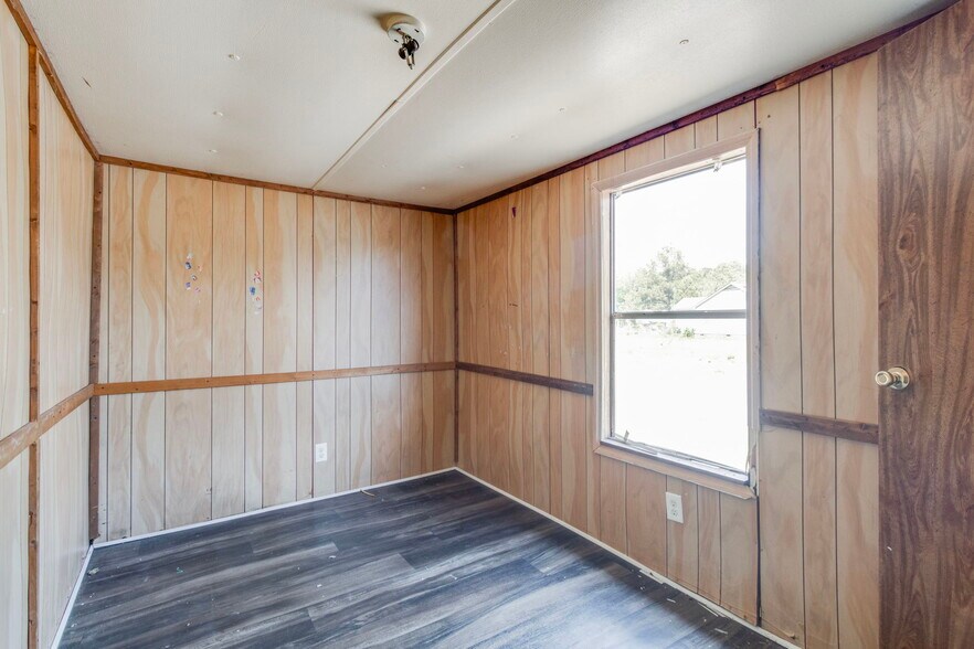 More Photos Of 267 Bell Rd, Mayesville Flex For Sale