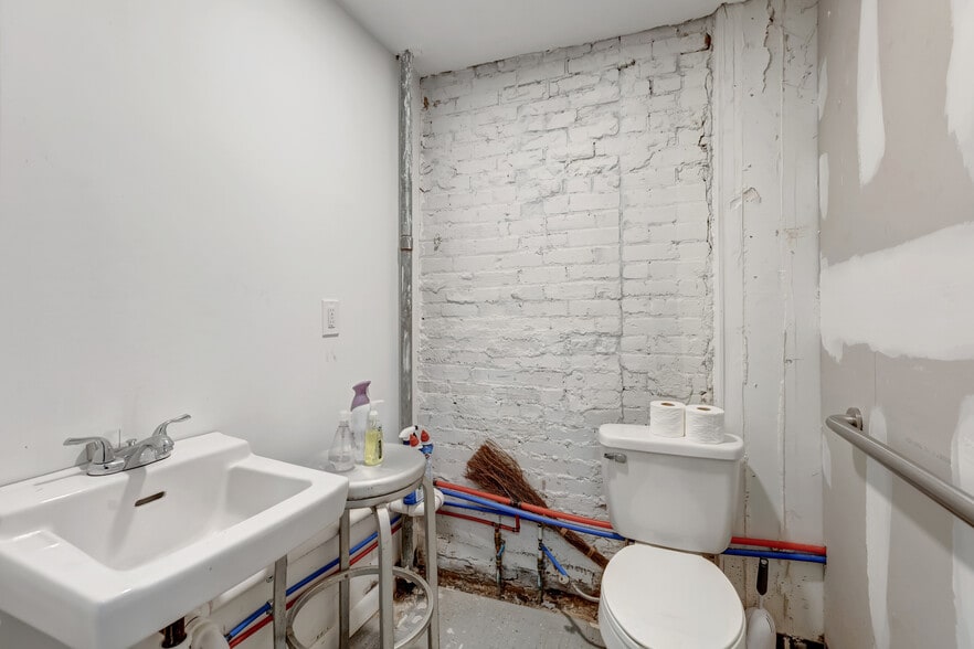 More Photos Of 713 N Garden St, Columbia Storefront Retail Office For Lease