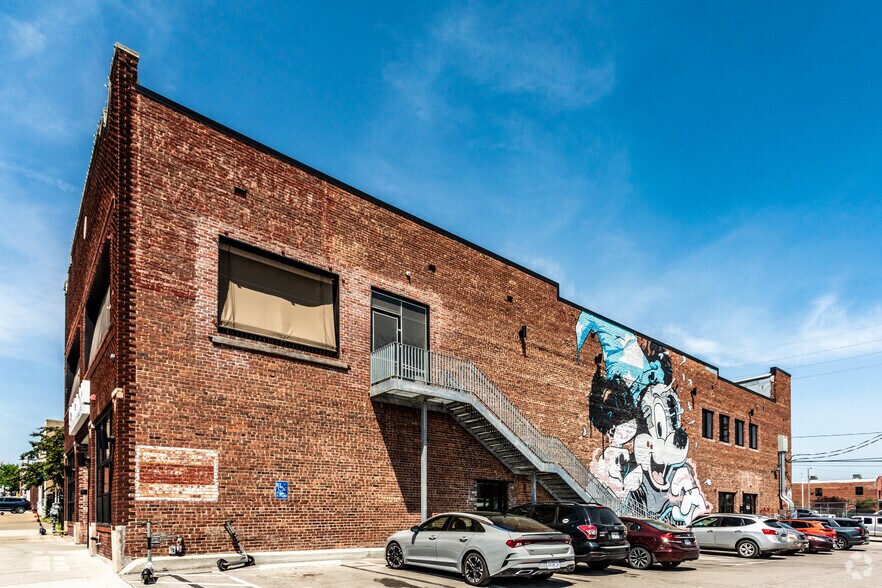 More Photos Of 1707 Locust St, Kansas City Office For Sale