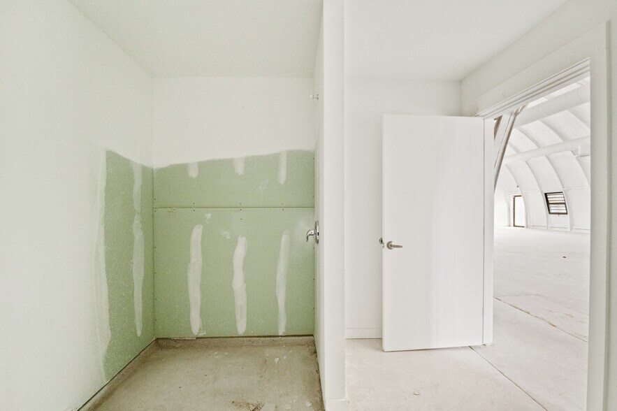 More Photos Of 322 Lucas St, San Antonio Auto Repair For Lease