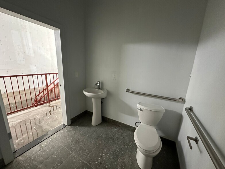 More Photos Of 17 Somers St, Brooklyn Apartments For Lease