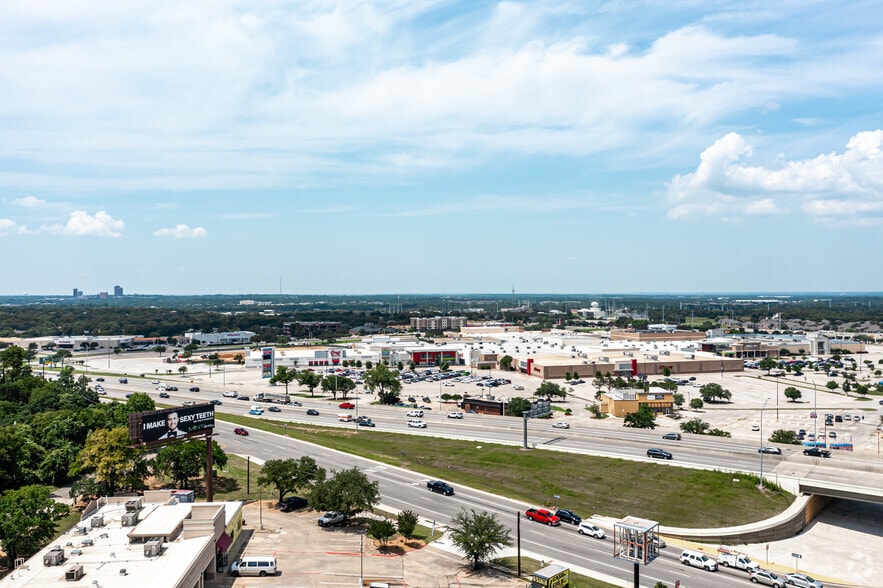 More Photos Of 2201 N Interstate 35 E, Denton Unknown For Lease
