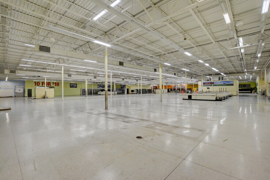More Photos Of 1450 E Pershing Rd, Decatur Warehouse For Sale