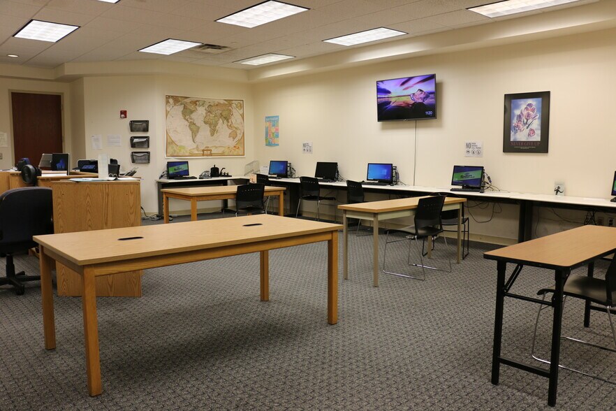 More Photos Of 3910 Riga Blvd, Tampa Office For Sale