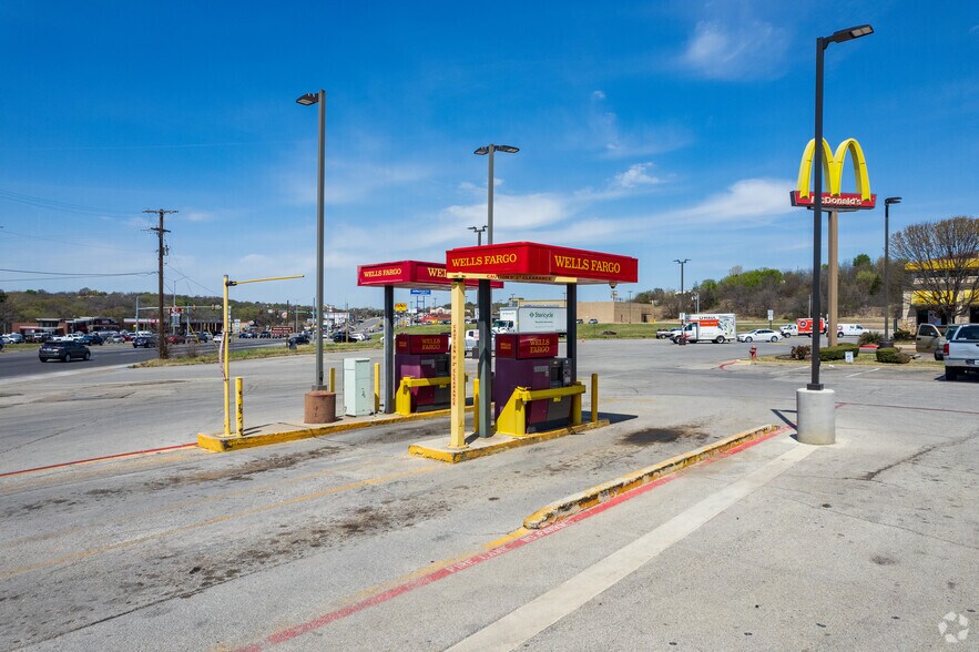 More Photos Of 2240-2252 Jacksboro Hwy, Fort Worth Storefront For Lease