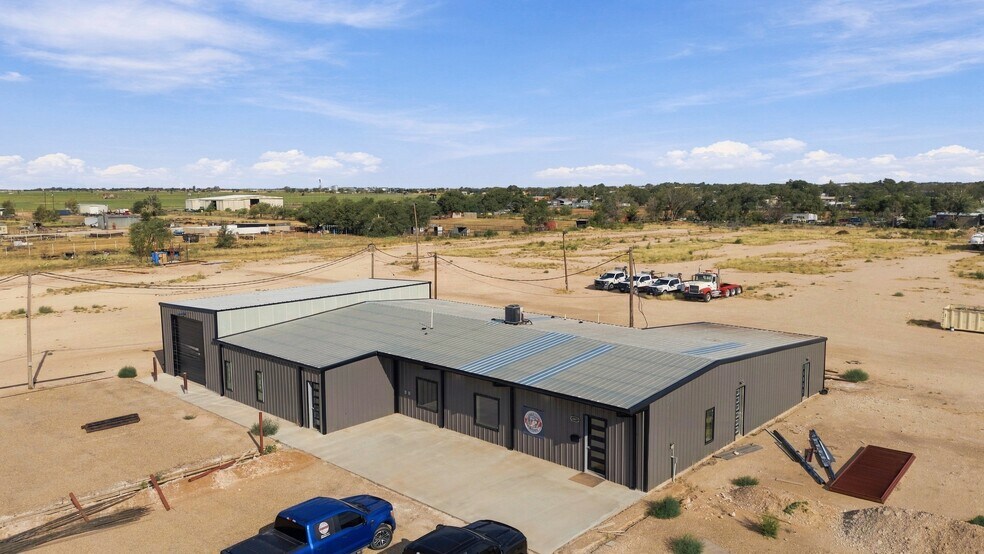 More Photos Of 1801 13th St, Levelland Light Distribution For Sale