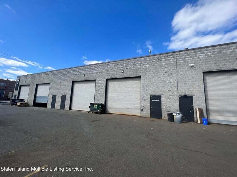 Primary Photo Of 115 Industrial Loop, Staten Island Distribution For Lease