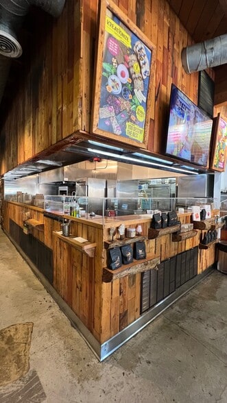 More Photos Of 8422-8428 W 3rd St, Los Angeles Restaurant For Lease