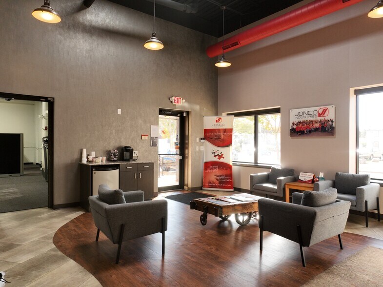 More Photos Of 5425-5435 N 27th St, Milwaukee Unknown For Lease