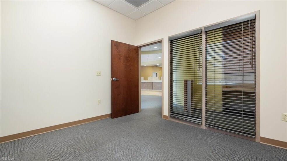 More Photos Of 61246 Southgate Rd, Cambridge Medical For Sale