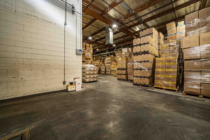 More Photos Of 2001 Saturn St, Monterey Park Light Distribution For Sale