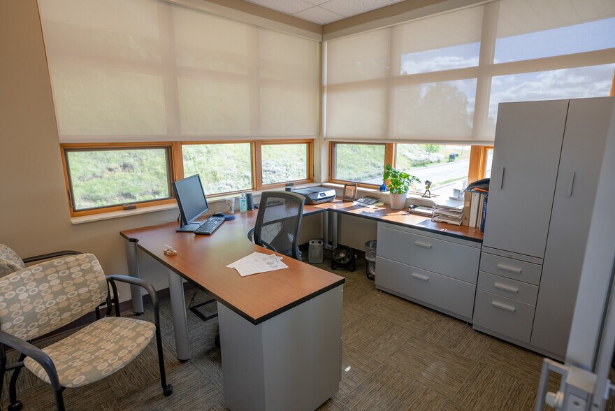 More Photos Of 150 Scharberry Ln, Mars Office For Sale