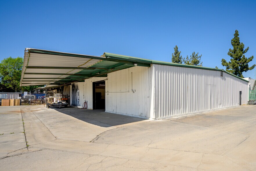 More Photos Of 1570 W Mission Blvd, Pomona Manufacturing For Lease