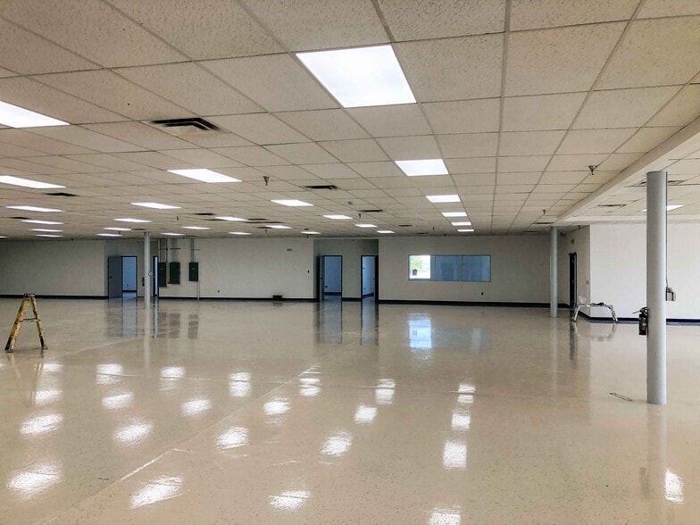 More Photos Of 10365 Railroad Dr, El Paso Warehouse For Sale
